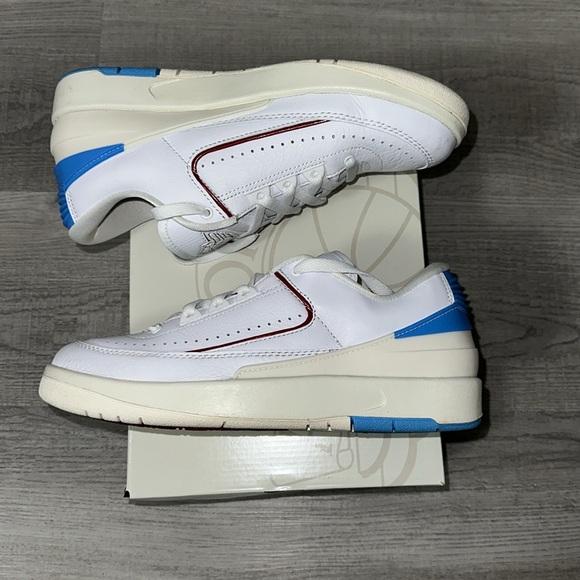 Women’s Air Jordan 2 Retro Low “NC to Chi” - Picture 5 of 8